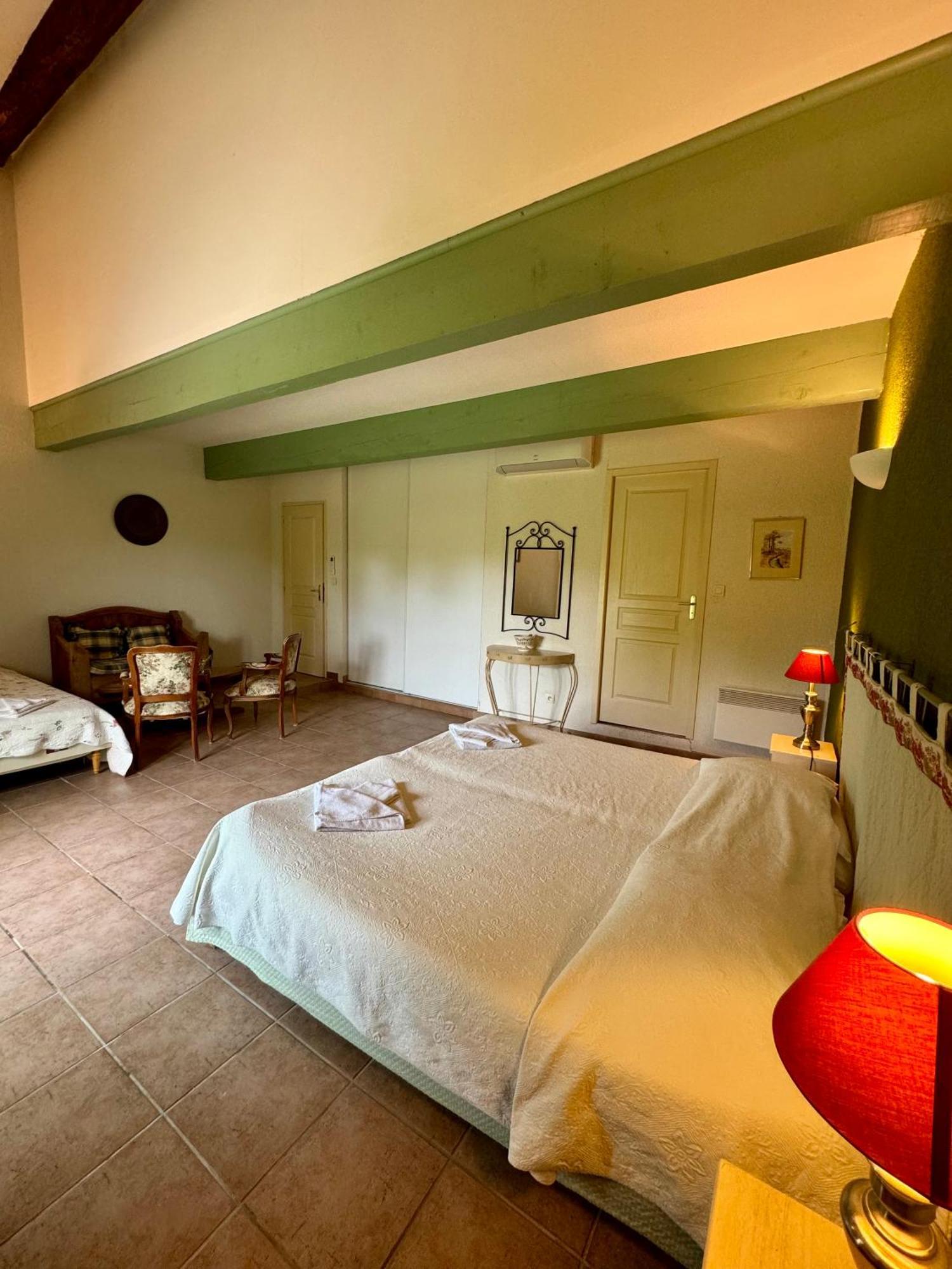 Hotel Mas Du Grand Peloux Port-Saint-Louis-du-Rhone Pokoj fotografie