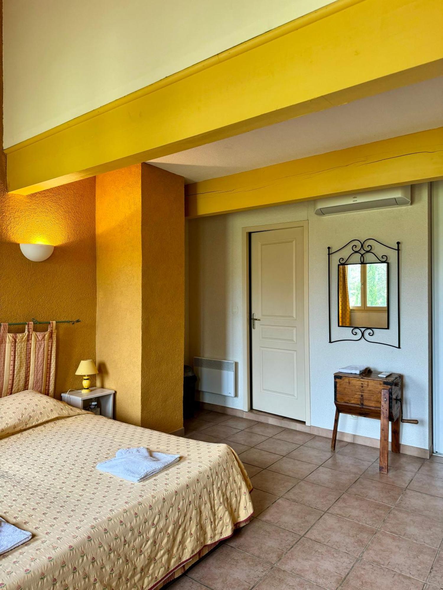 Hotel Mas Du Grand Peloux Port-Saint-Louis-du-Rhone Exteriér fotografie