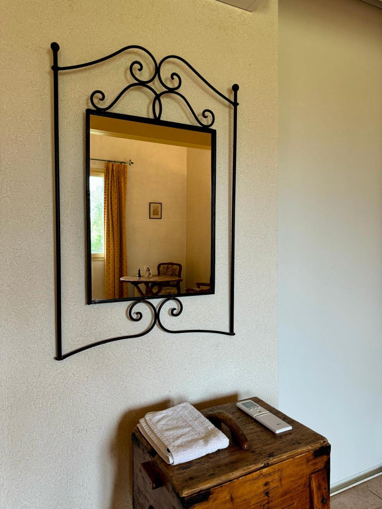 Hotel Mas Du Grand Peloux Port-Saint-Louis-du-Rhone Pokoj fotografie