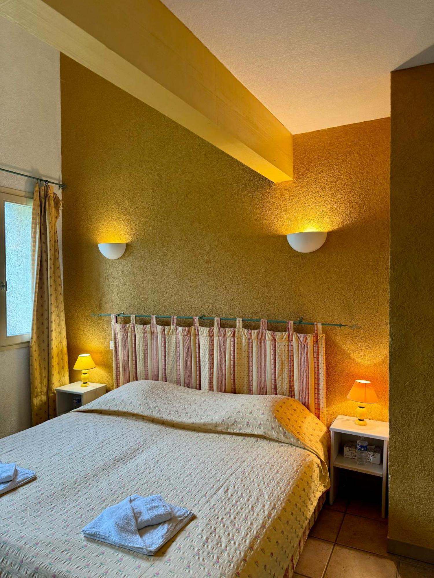Hotel Mas Du Grand Peloux Port-Saint-Louis-du-Rhone Pokoj fotografie