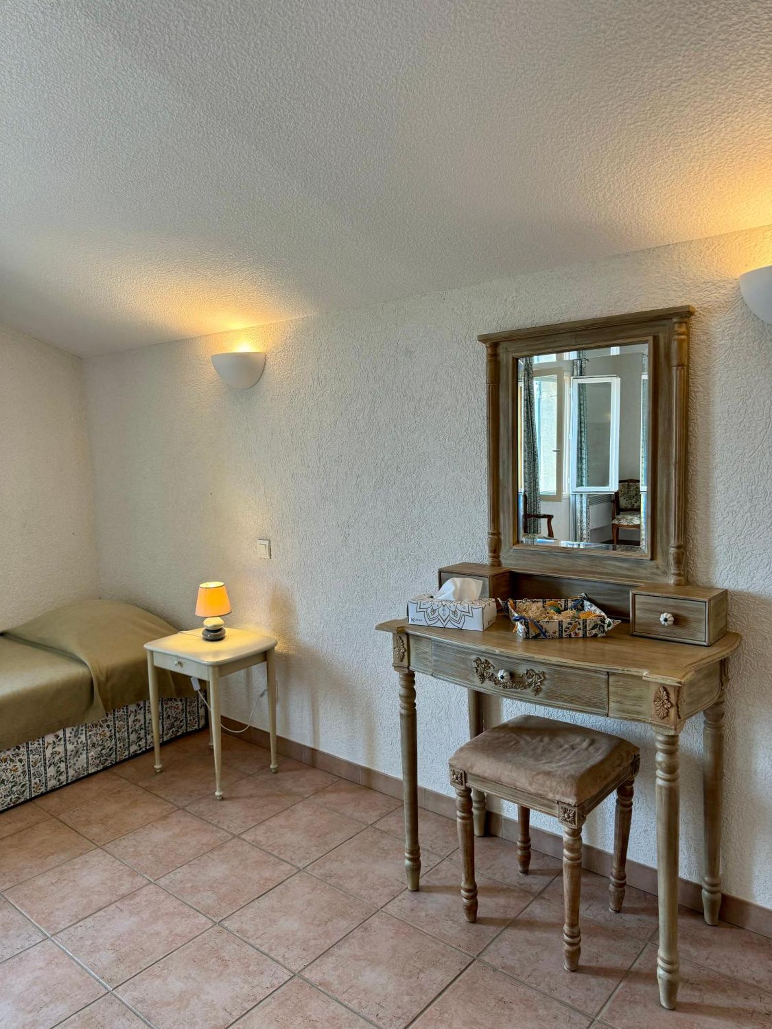 Hotel Mas Du Grand Peloux Port-Saint-Louis-du-Rhone Pokoj fotografie