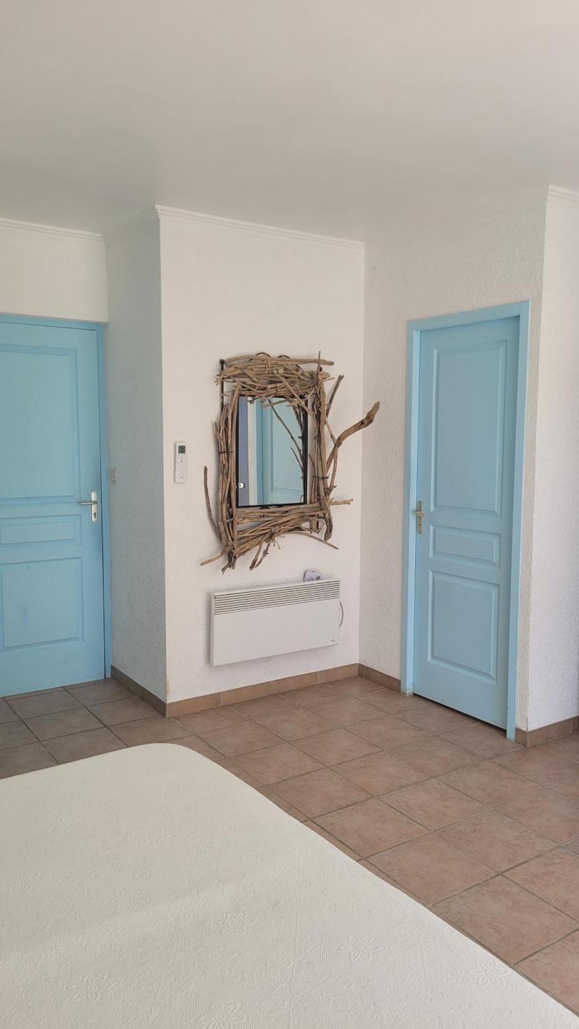 Hotel Mas Du Grand Peloux Port-Saint-Louis-du-Rhone Pokoj fotografie