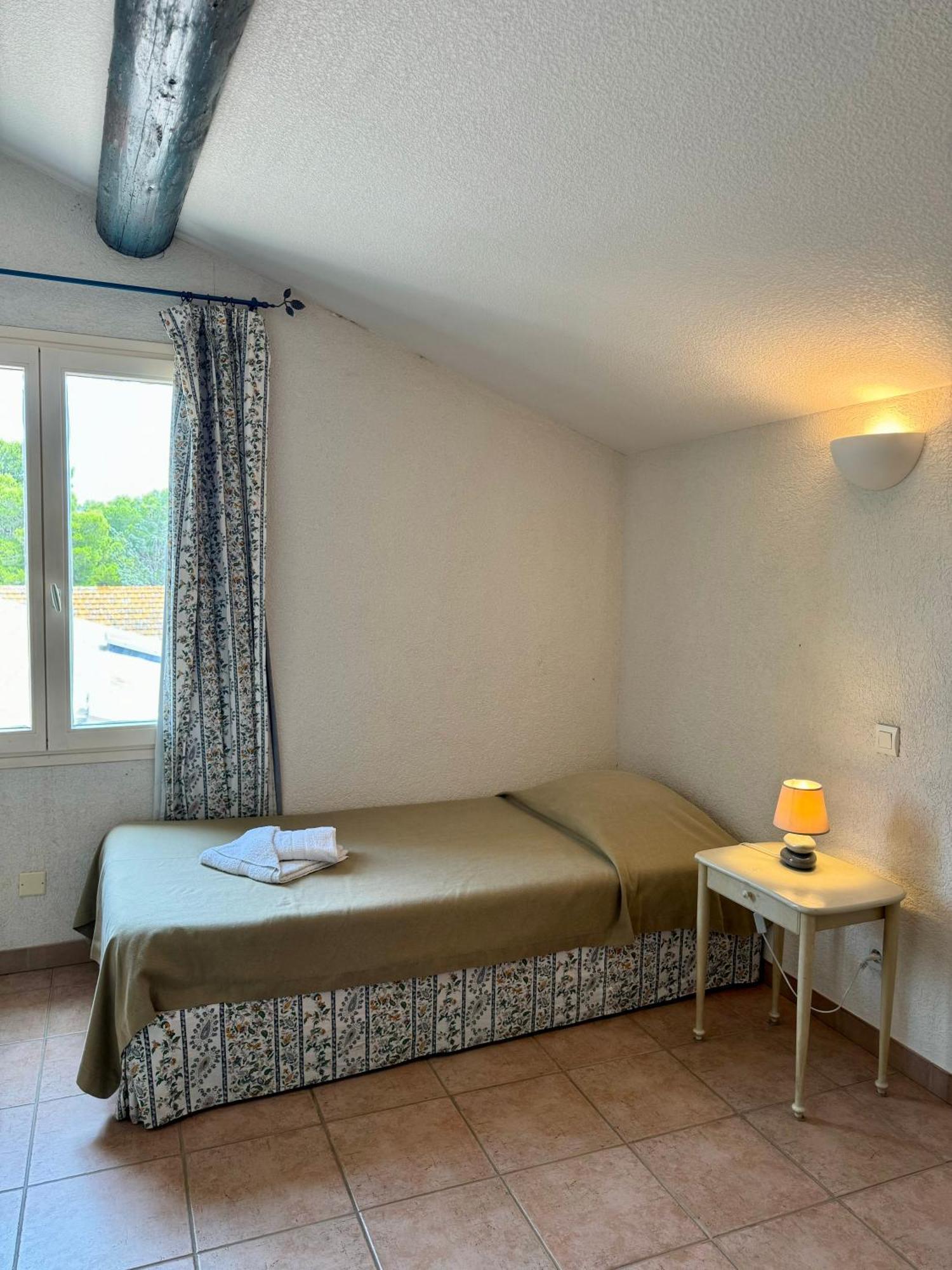 Hotel Mas Du Grand Peloux Port-Saint-Louis-du-Rhone Pokoj fotografie