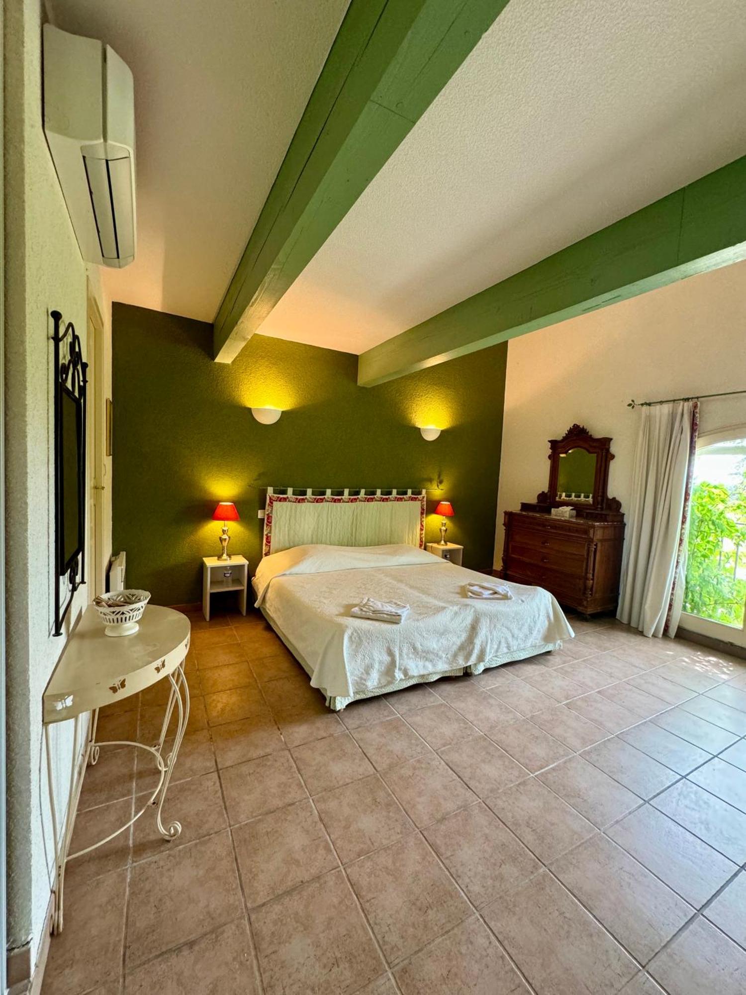 Hotel Mas Du Grand Peloux Port-Saint-Louis-du-Rhone Exteriér fotografie